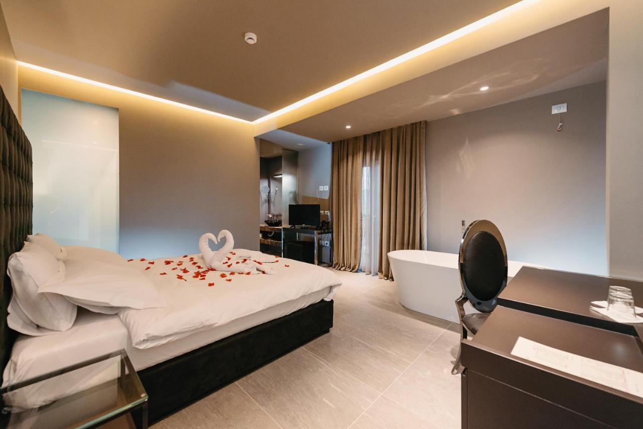 Hotel Egnatia Berxull Bagian luar foto